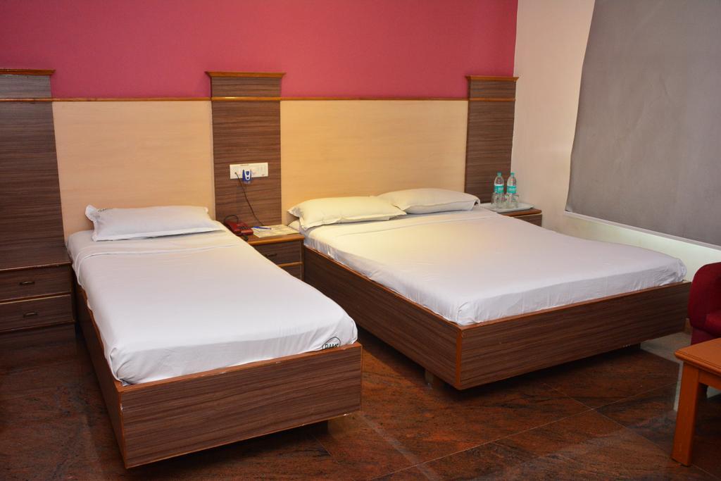 Hotel Pams Mayiladuthurai Eksteriør billede