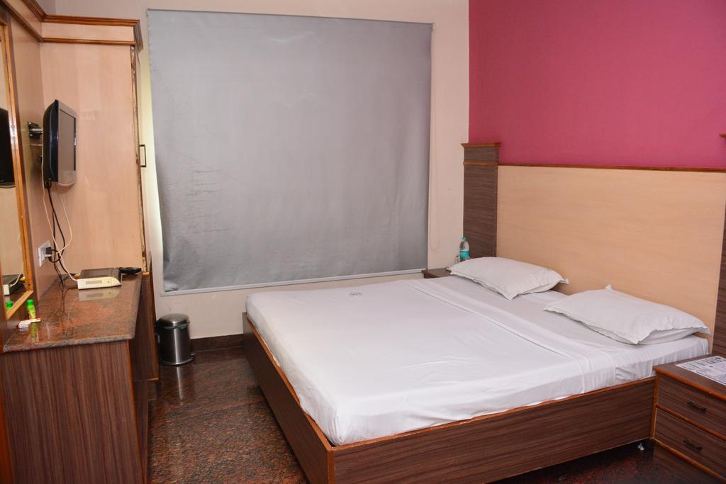 Hotel Pams Mayiladuthurai Eksteriør billede