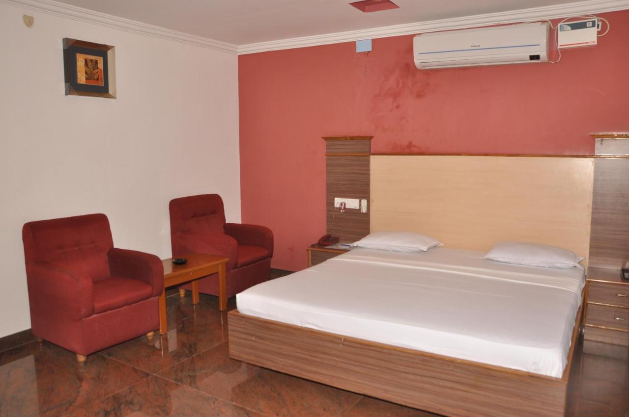 Hotel Pams Mayiladuthurai Eksteriør billede