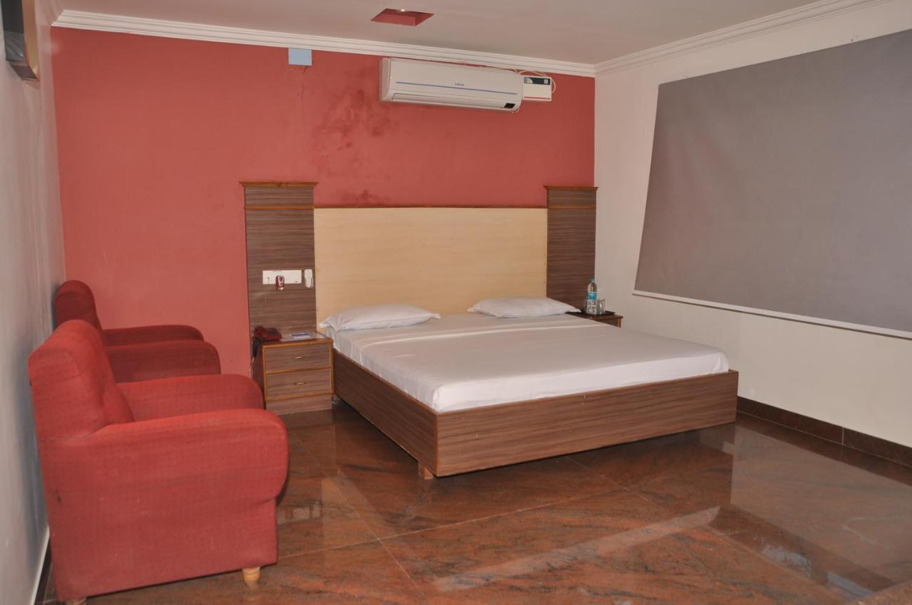 Hotel Pams Mayiladuthurai Eksteriør billede