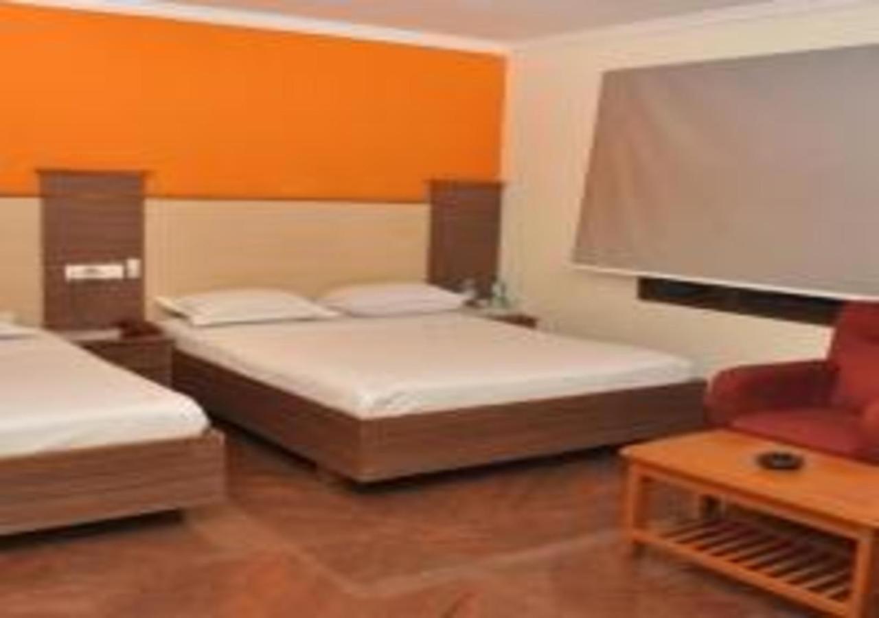 Hotel Pams Mayiladuthurai Eksteriør billede