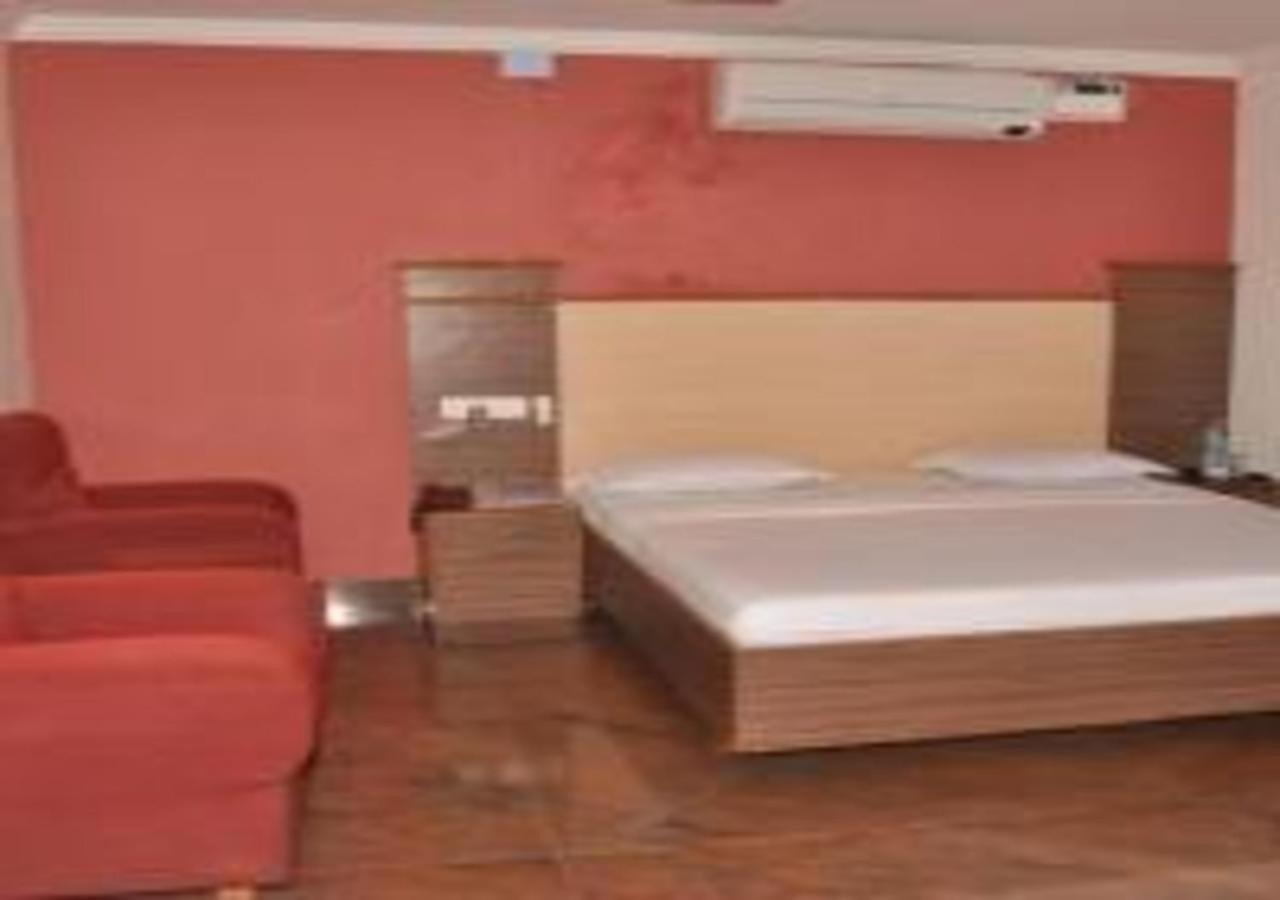 Hotel Pams Mayiladuthurai Eksteriør billede